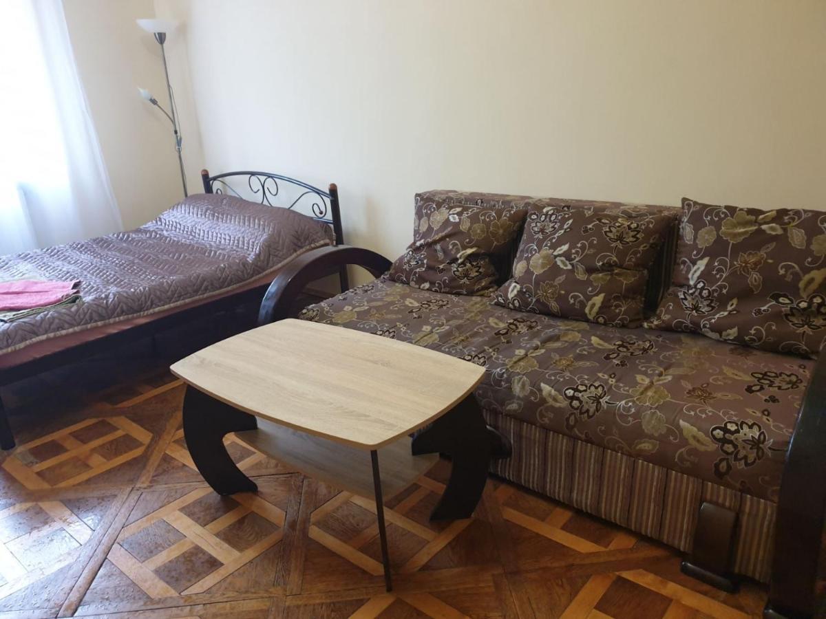 Apartment On Lysenka 27